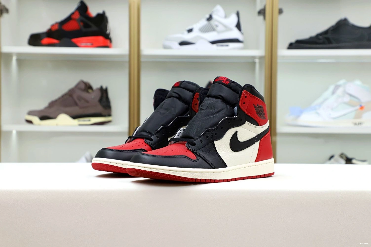 TOE' JORDAN HIGH 'BRED 1 OG AIR RETRO 0104